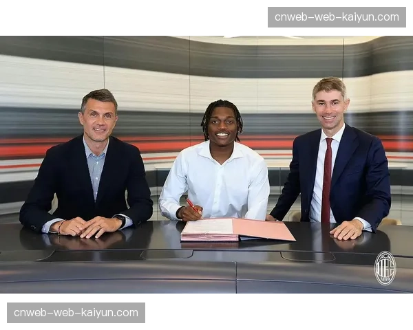 AC米兰管理层与莱奥经纪人会面，商讨球员未来与潜在新合同